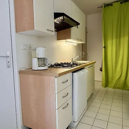 Apartment - 2 Pieces Avec Parking, A 150m De La - Fr-1-225-809