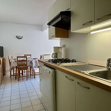 - 2 Pieces Avec Parking, A 150m De La - Fr-1-225-809 Apartment